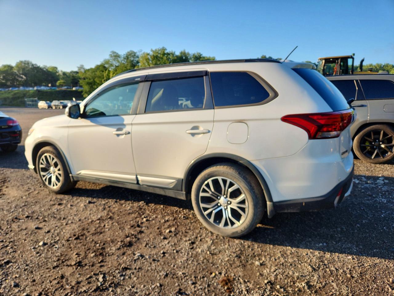 2016 Mitsubishi Outlander Se - Фото 2