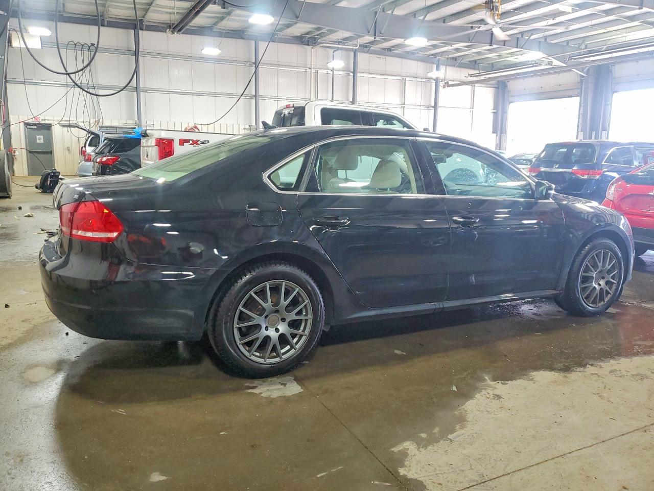 2013 Volkswagen Passat Se - Фото 3
