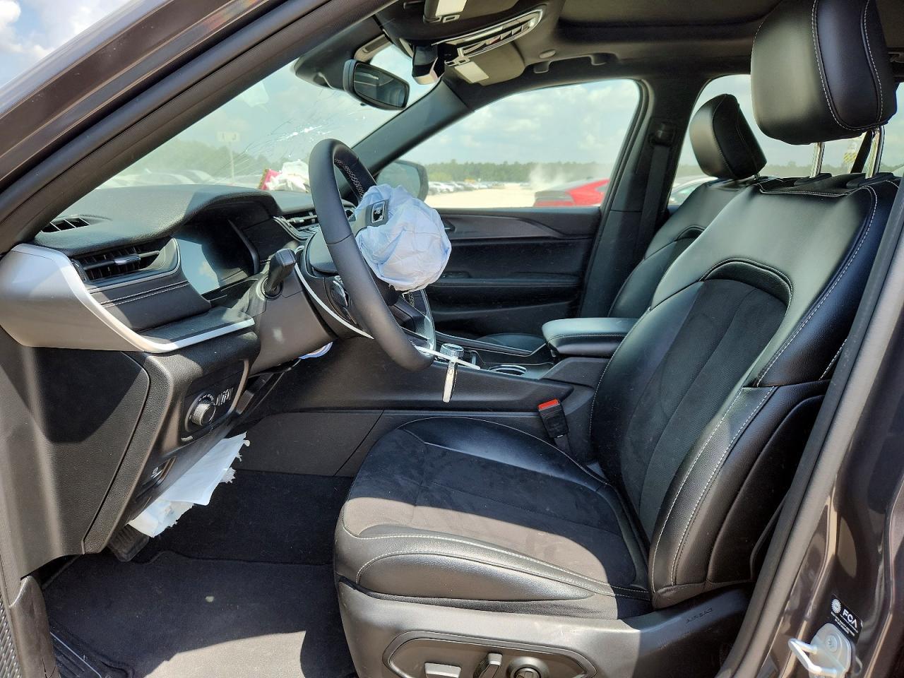2024 Jeep Grand Cherokee Laredo - Image 7