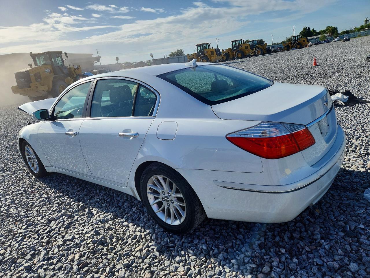 2011 Hyundai Genesis 3.8L - Фото 2