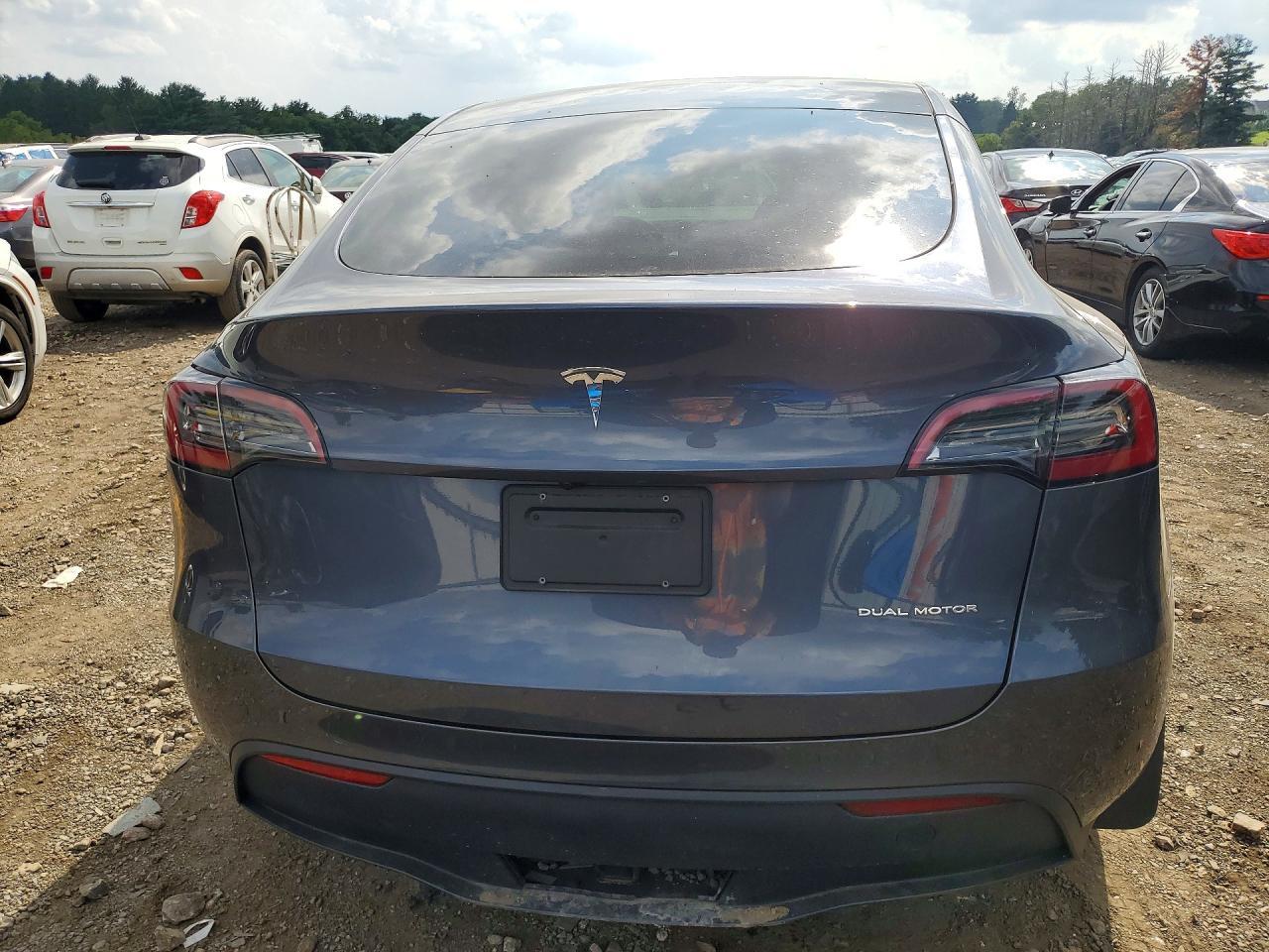 2023 Tesla Model Y - Image 6