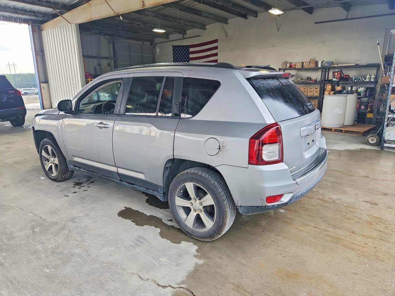 2016 Jeep Compass Latitude - Фото 2