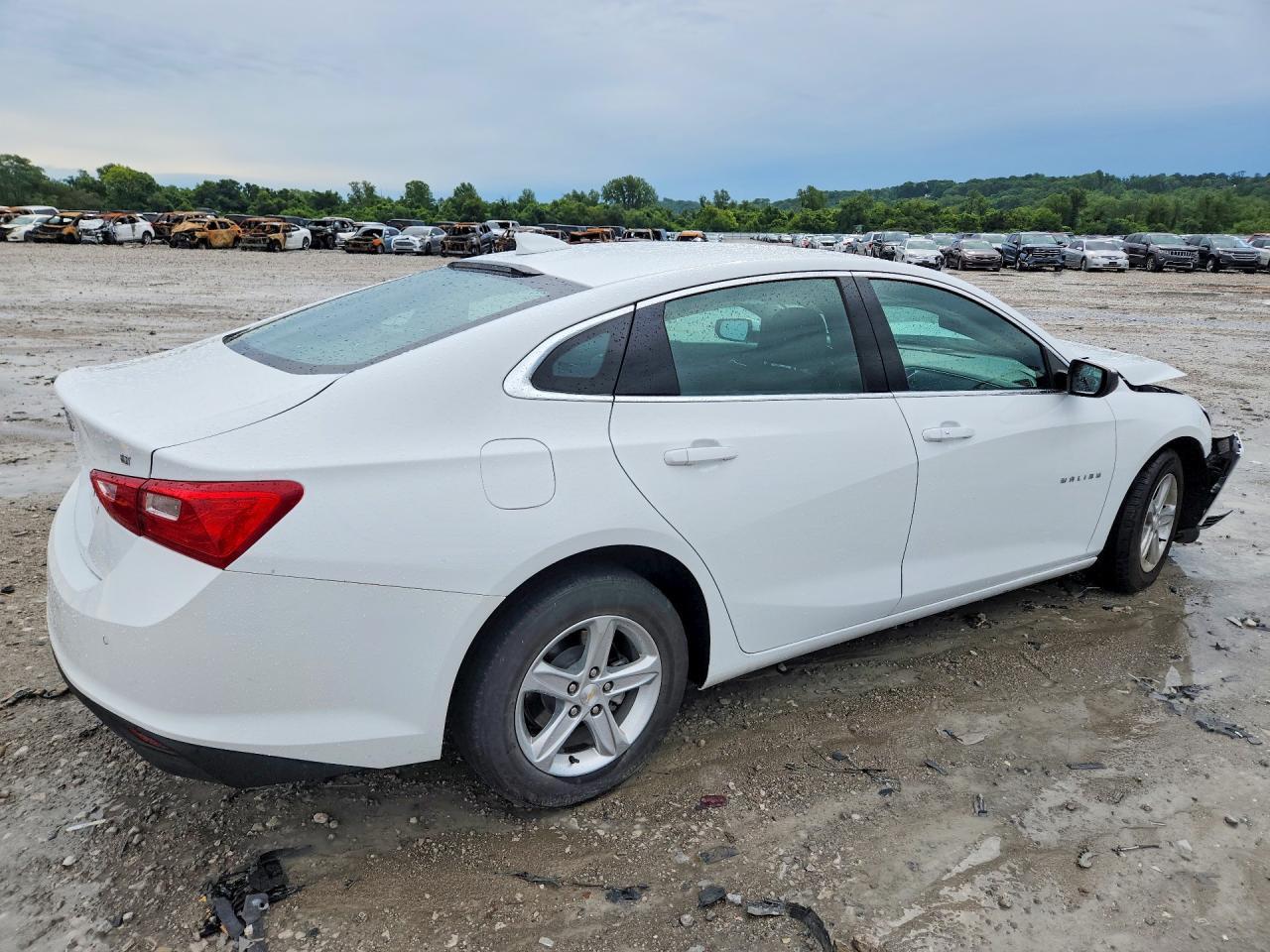 2024 Chevrolet Malibu Lt - Image 3