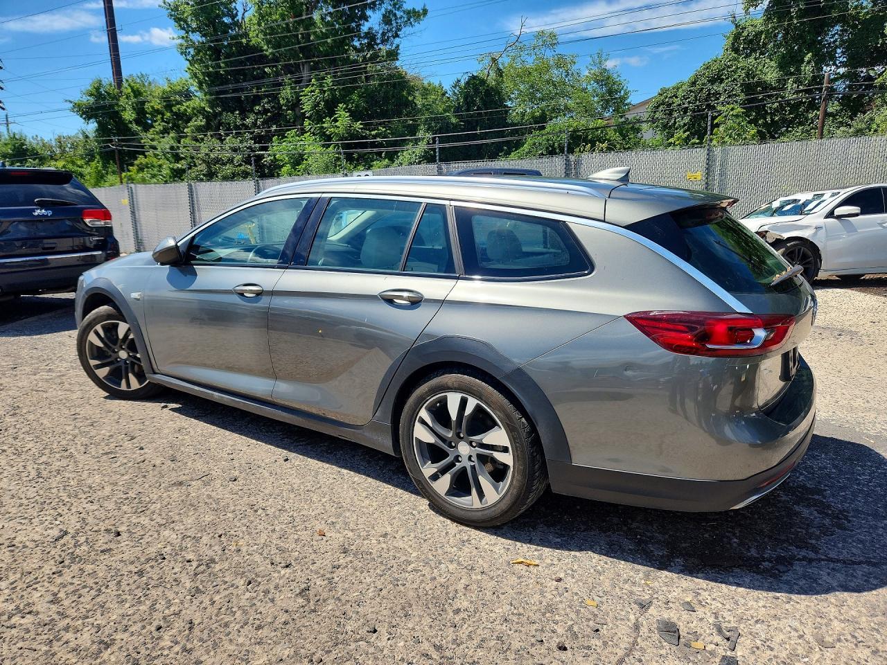 2019 Buick Regal Tourx Preferred - Фото 2