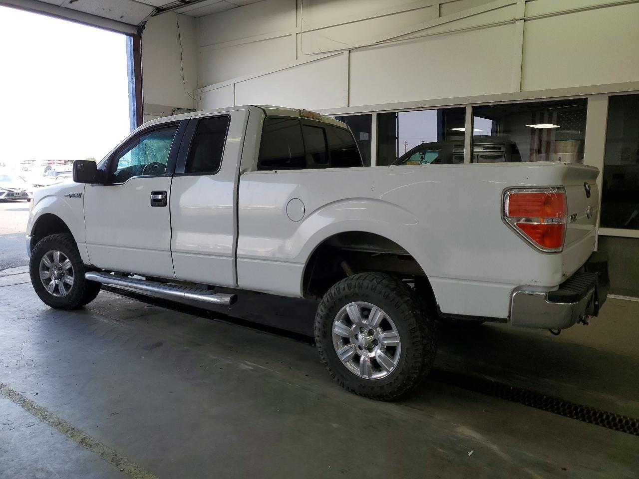 2011 Ford F150 Super Cab - Фото 2