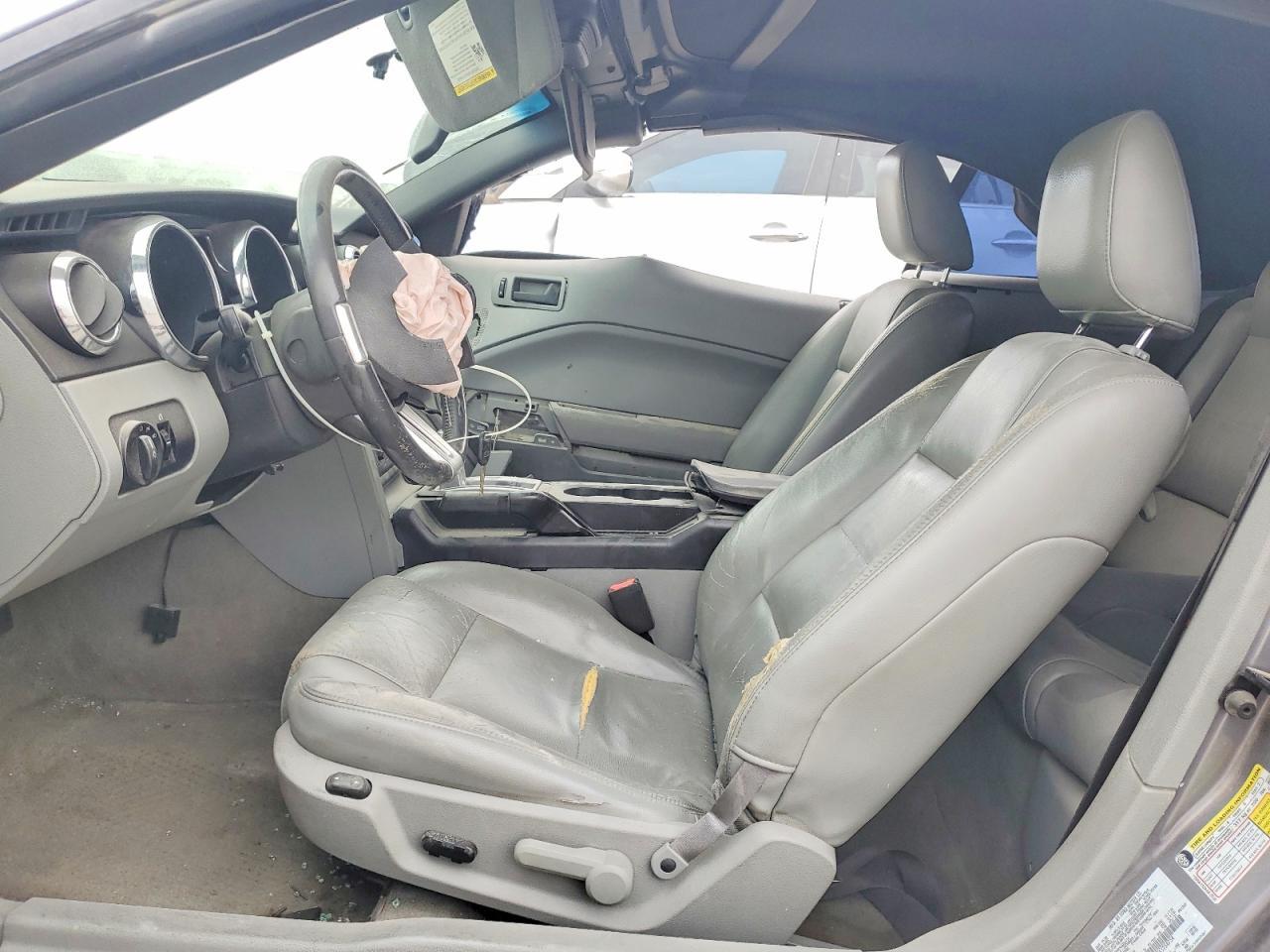 2006 Ford Mustang - Image 7