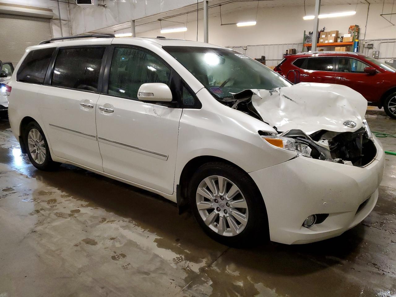 2013 Toyota Sienna Limited 7-Passenger - Фото 4