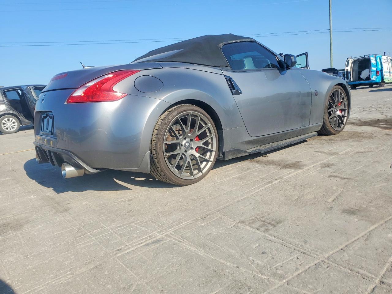 2014 Nissan 370Z Roadster Touring - Фото 3