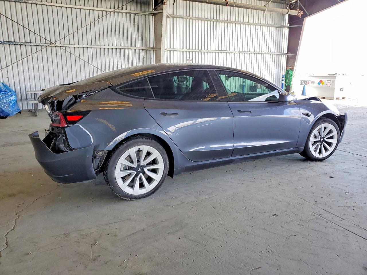 2022 Tesla Model 3 - Фото 3