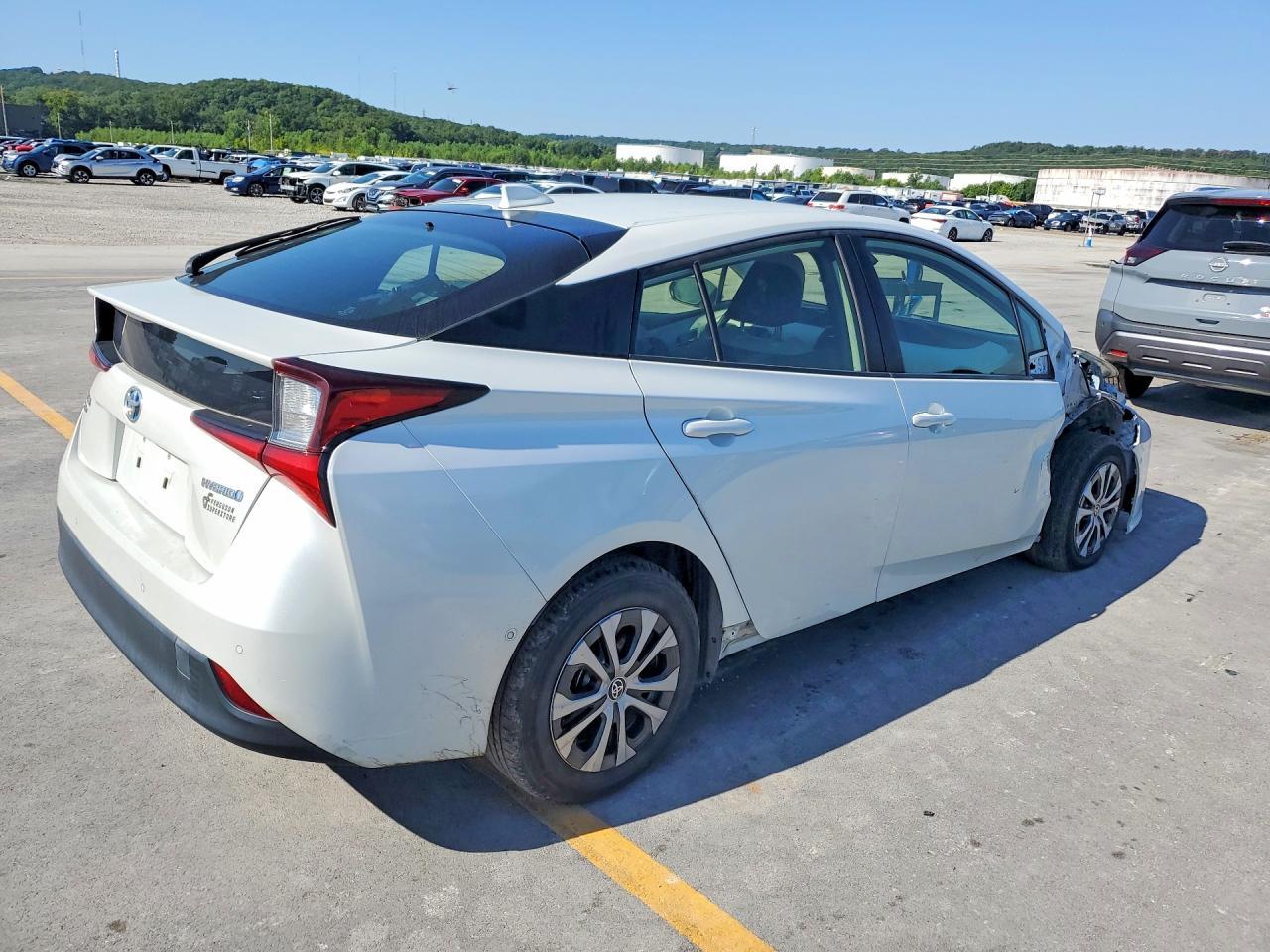 2021 Toyota Prius Le Awd-E - Image 3