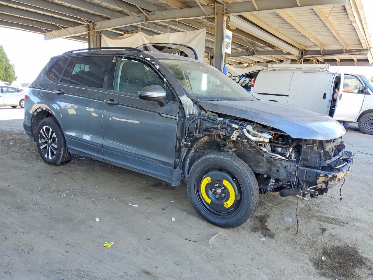 2022 Volkswagen Tiguan S - Фото 4