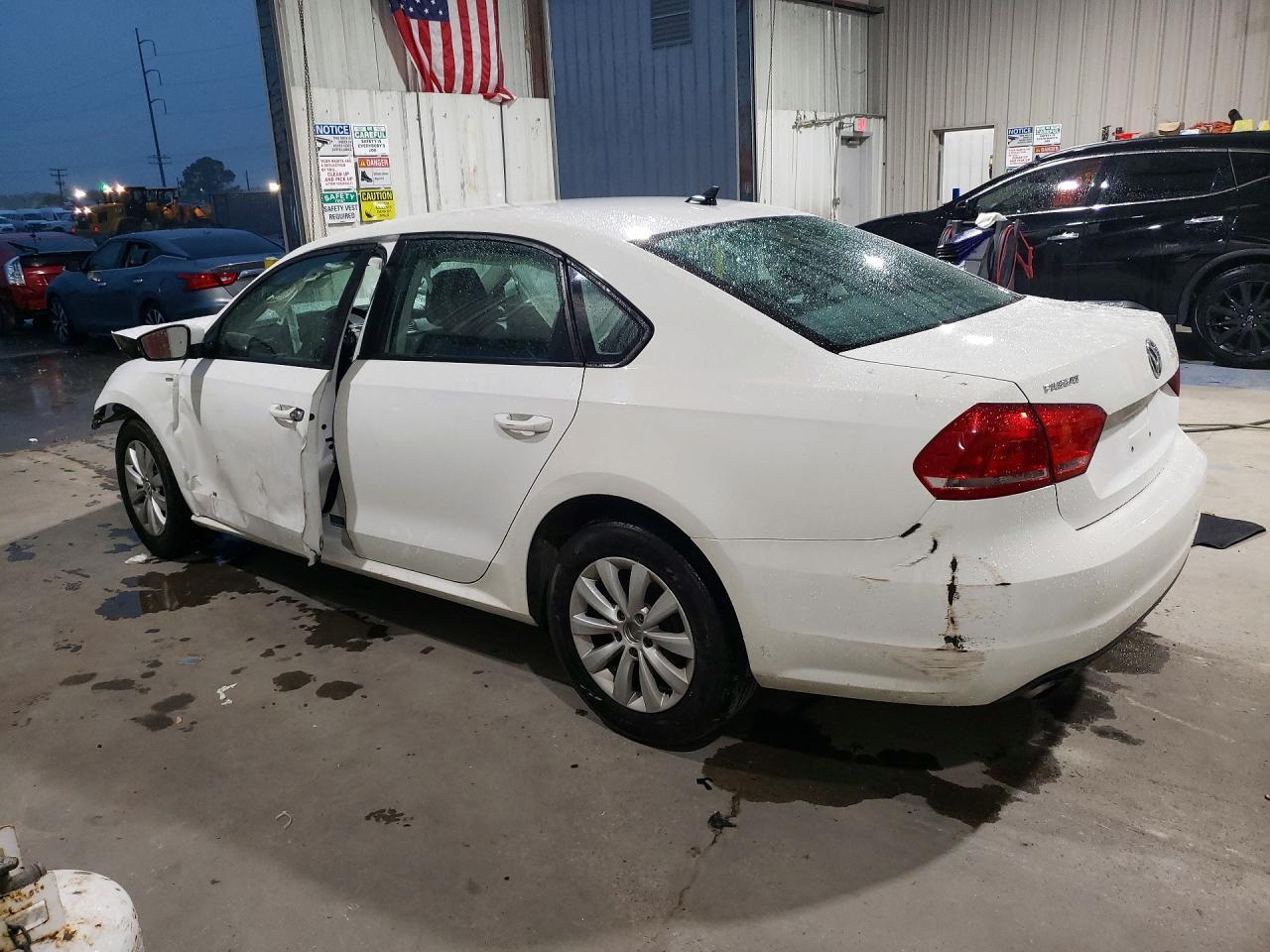 2015 Volkswagen Passat S - Image 2