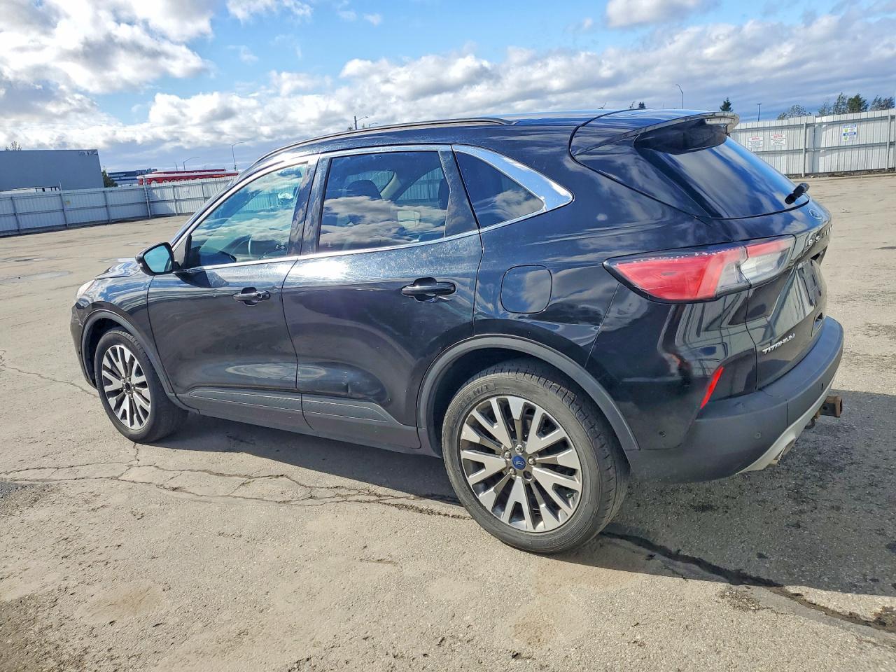 2020 Ford Escape Titanium - Фото 2