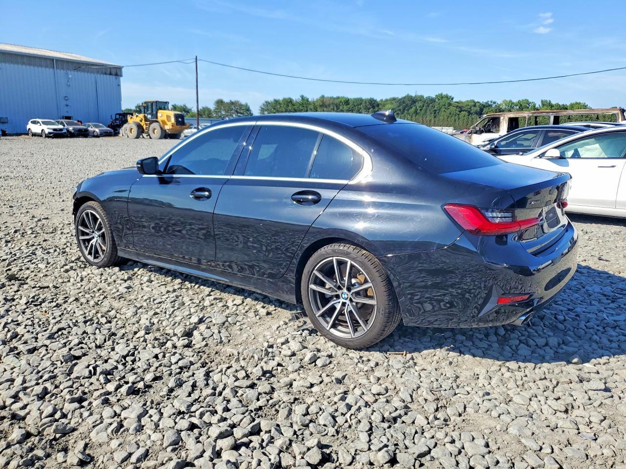 2019 BMW 330Xi - Фото 2