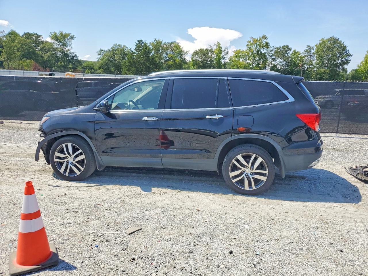 2018 Honda Pilot Elite - Image 2