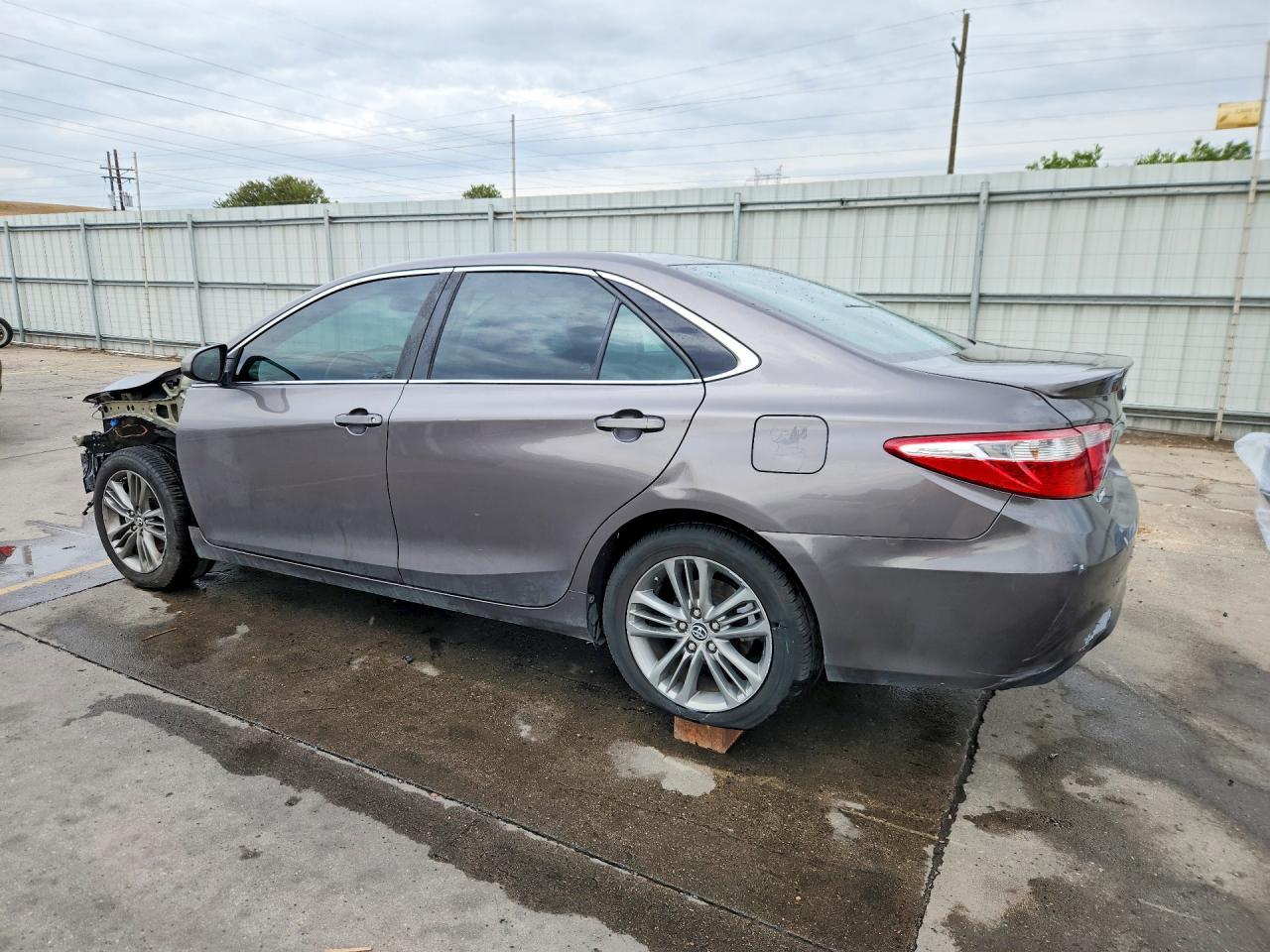 2015 Toyota Camry Se - Image 2