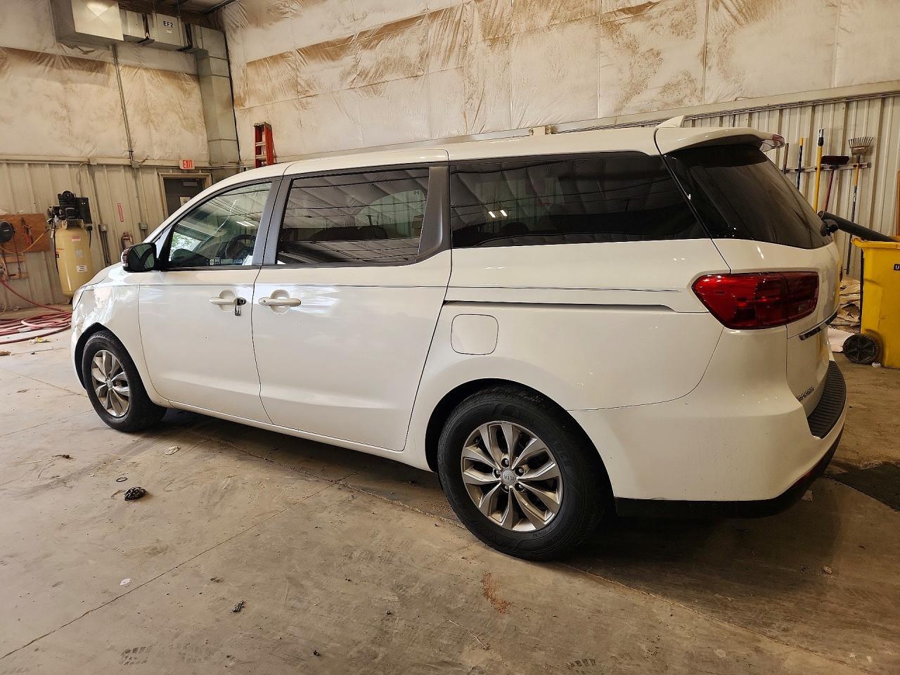 2019 Kia Sedona Lx - Фото 2