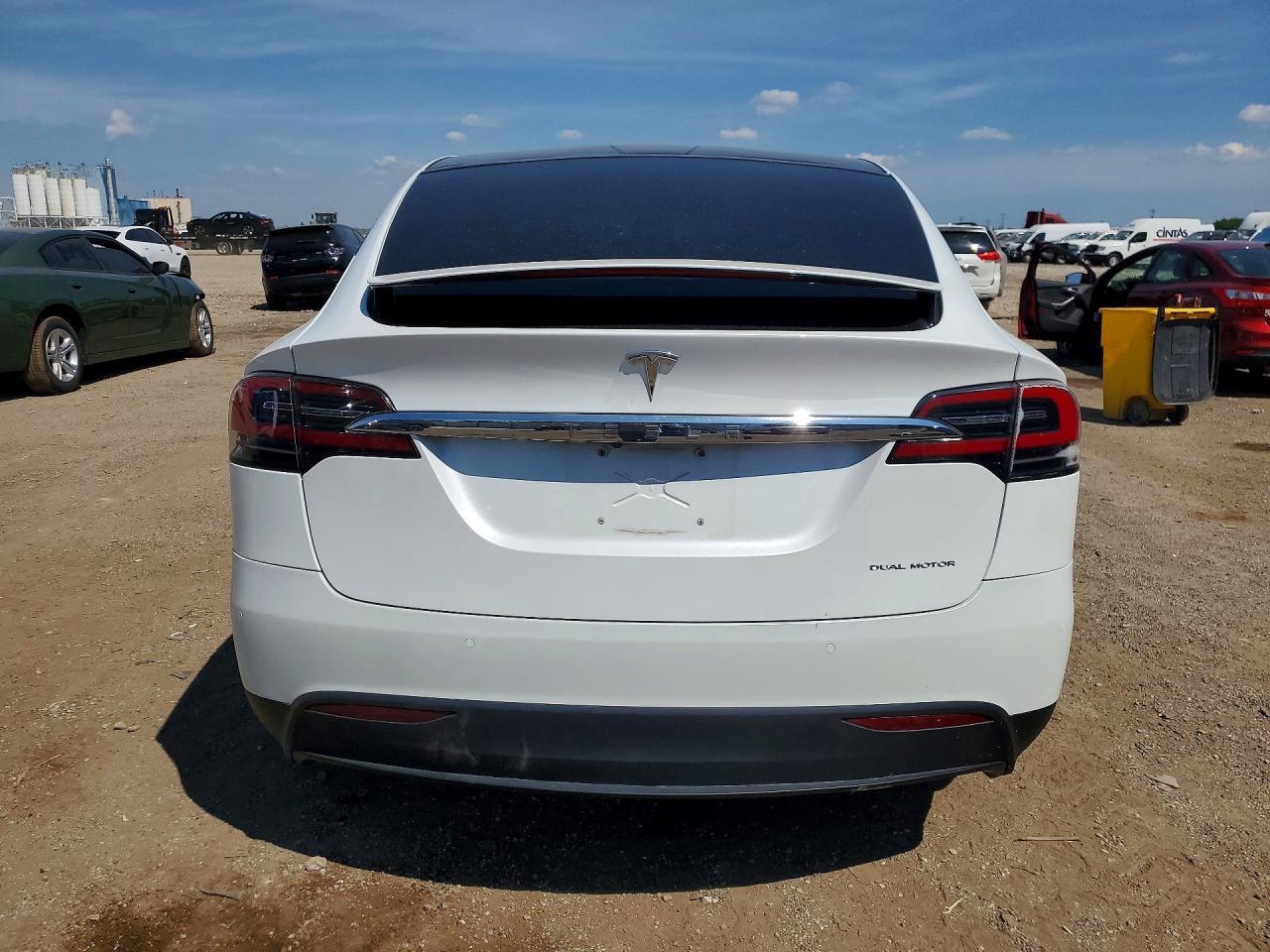 2020 Tesla Model X - Фото 6