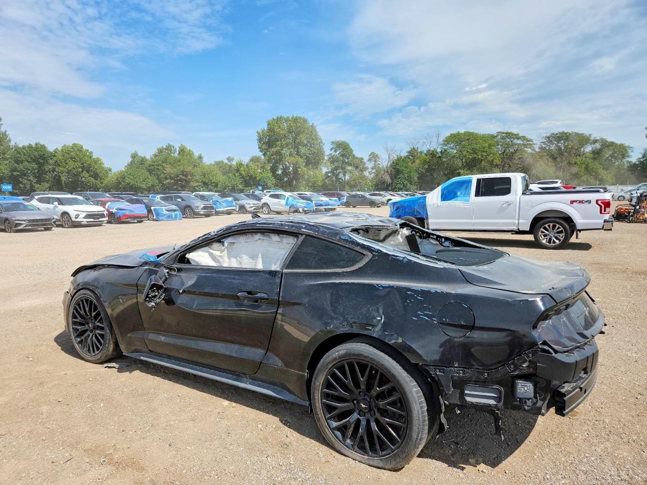 2021 Ford Mustang Gt - Фото 2