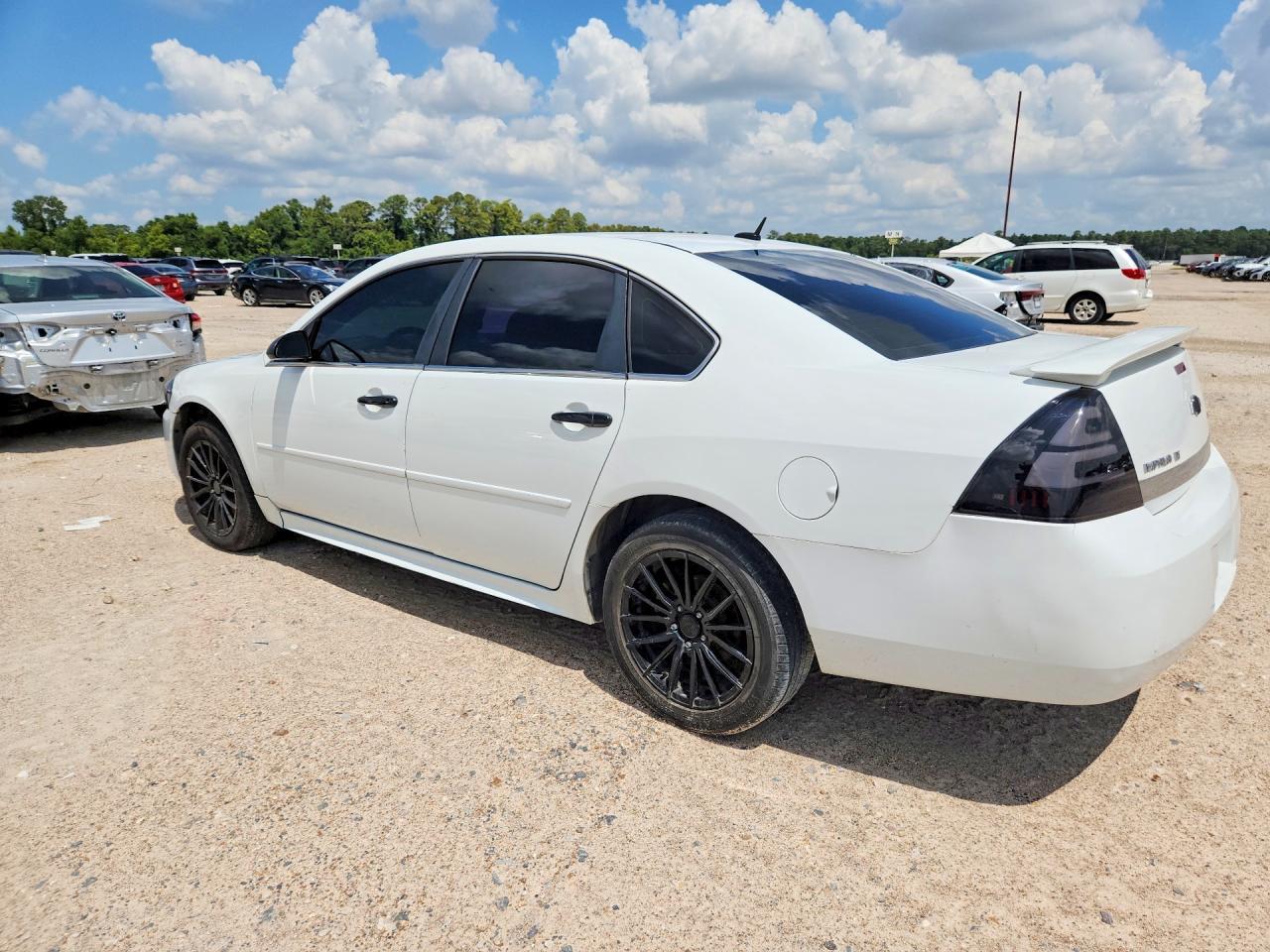 2011 Chevrolet Impala Lt - Image 2