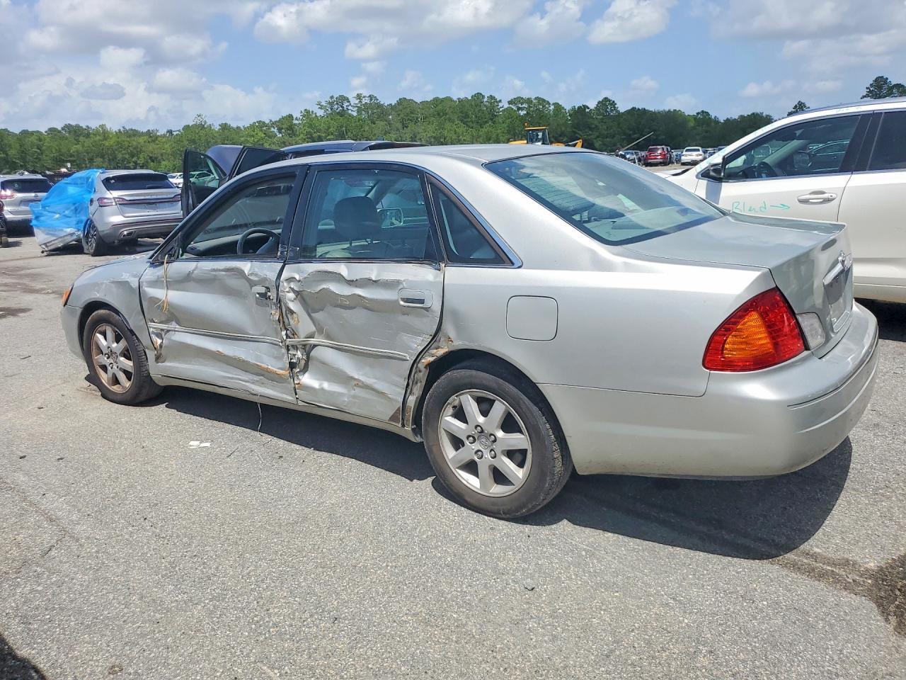 2001 Toyota Avalon Xls - Image 2