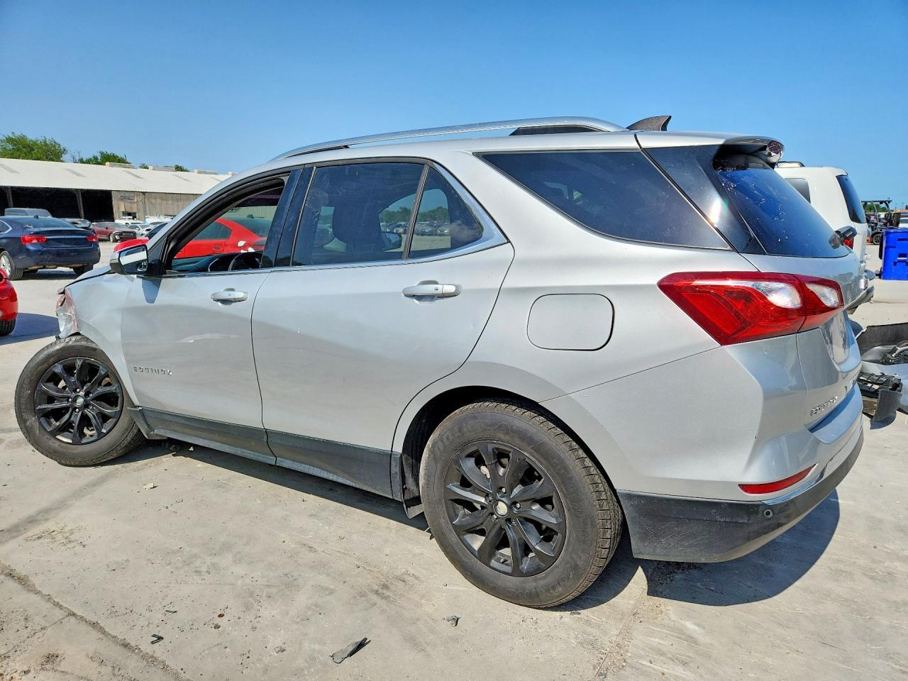 2019 Chevrolet Equinox Lt - Image 2