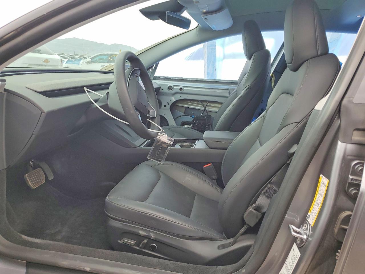 2025 Tesla Model 3 - Image 7
