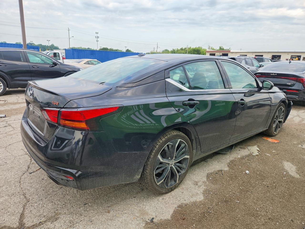 2024 Nissan Altima 2.5 Sr - Image 3