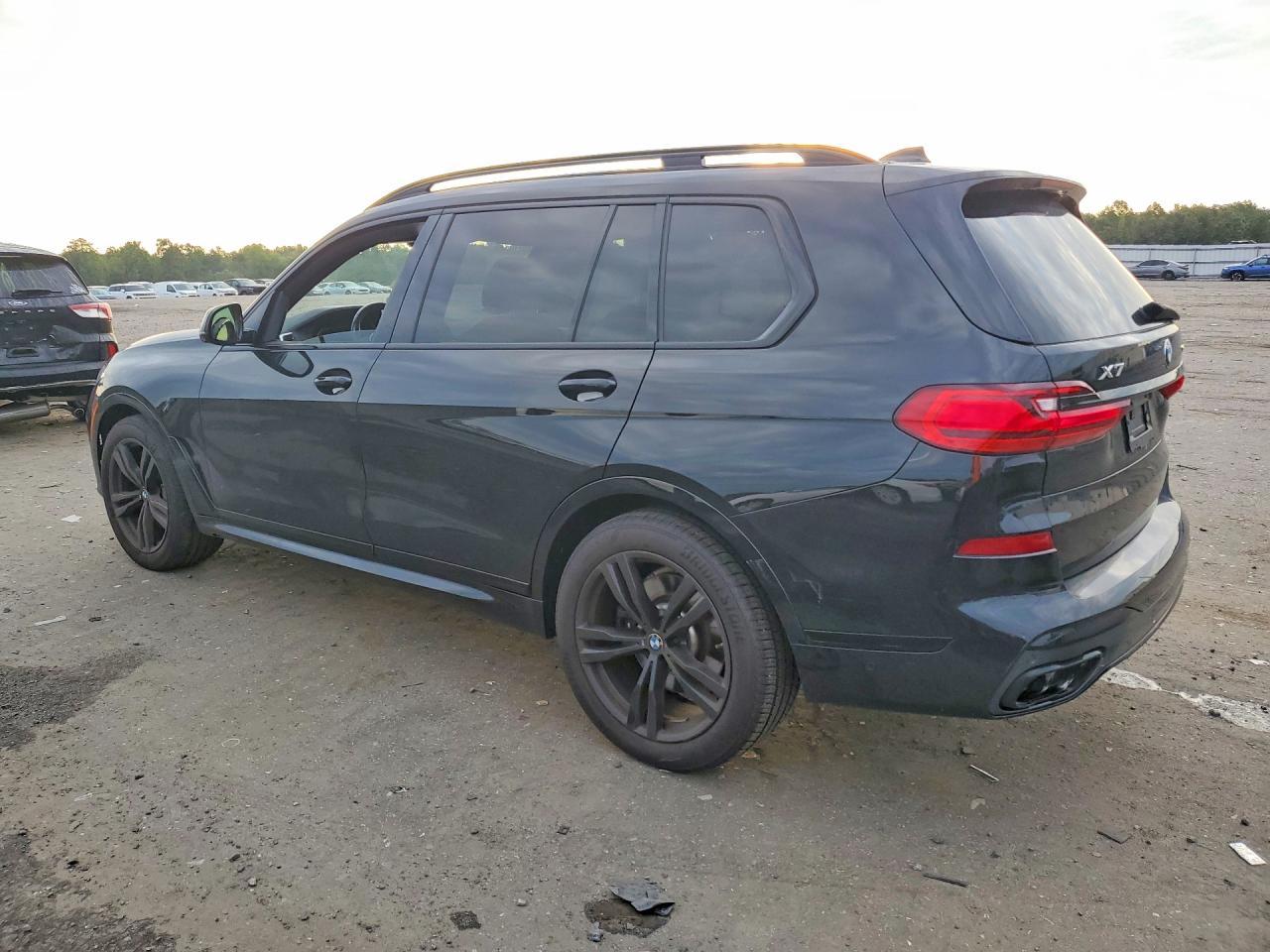 2022 BMW X7 xDrive40I - Фото 2