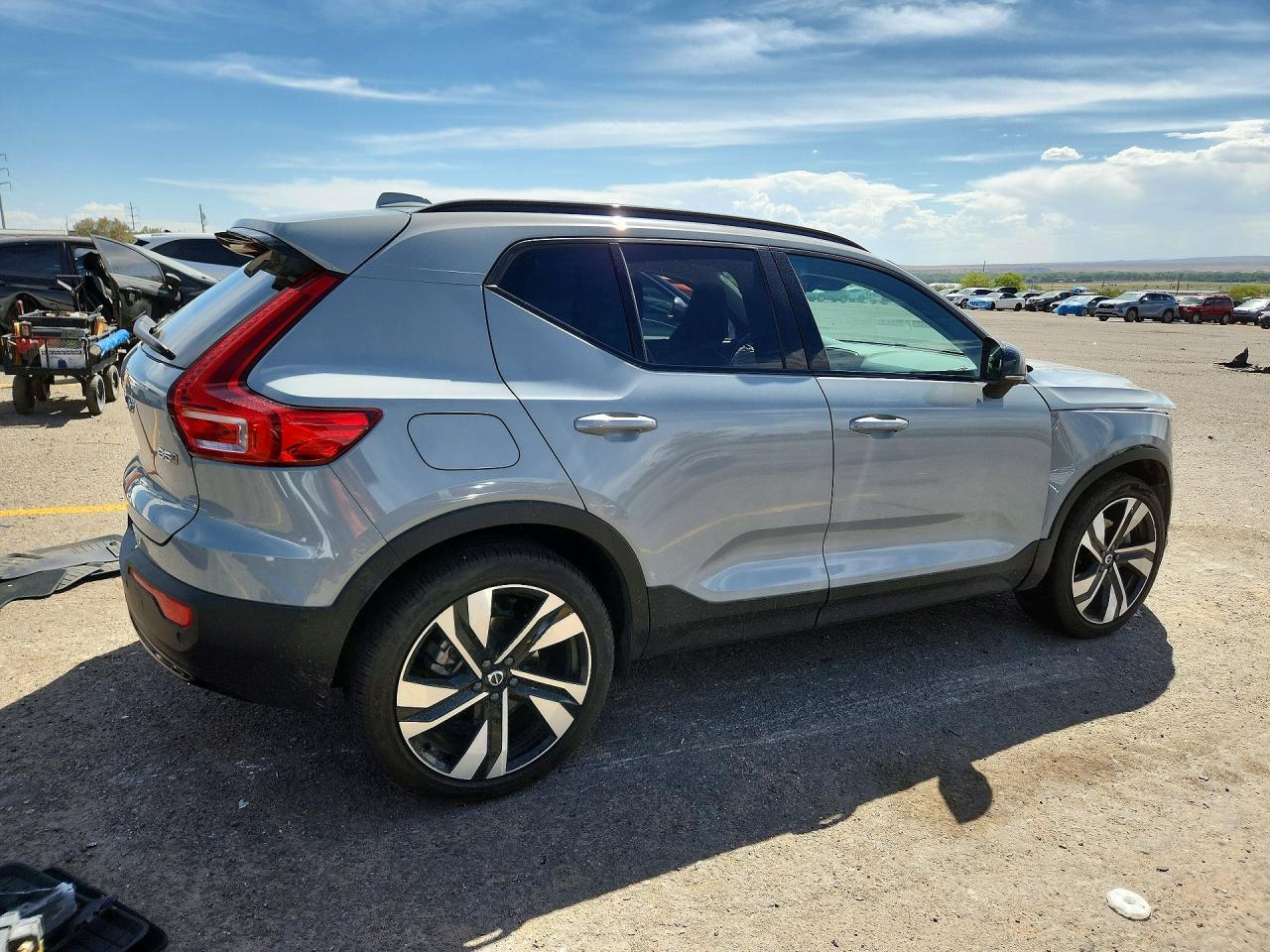 2025 Volvo Xc40 Plus - Фото 3