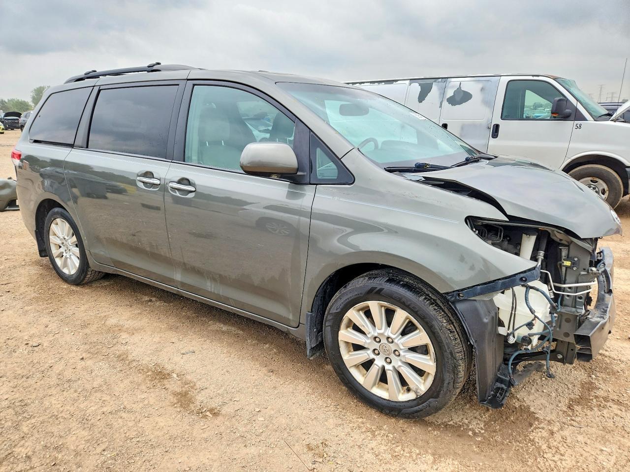 2012 Toyota Sienna Limited 7-Passenger - Фото 4
