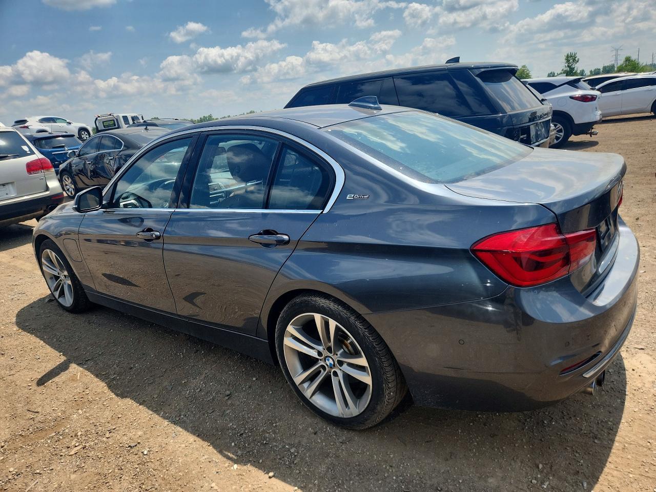 2016 BMW 330E - Фото 2
