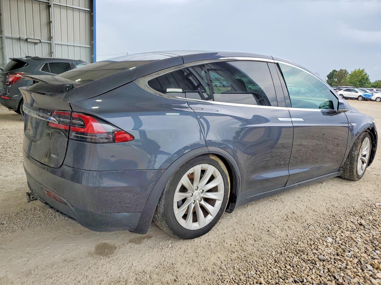 2016 Tesla Model X - Фото 3