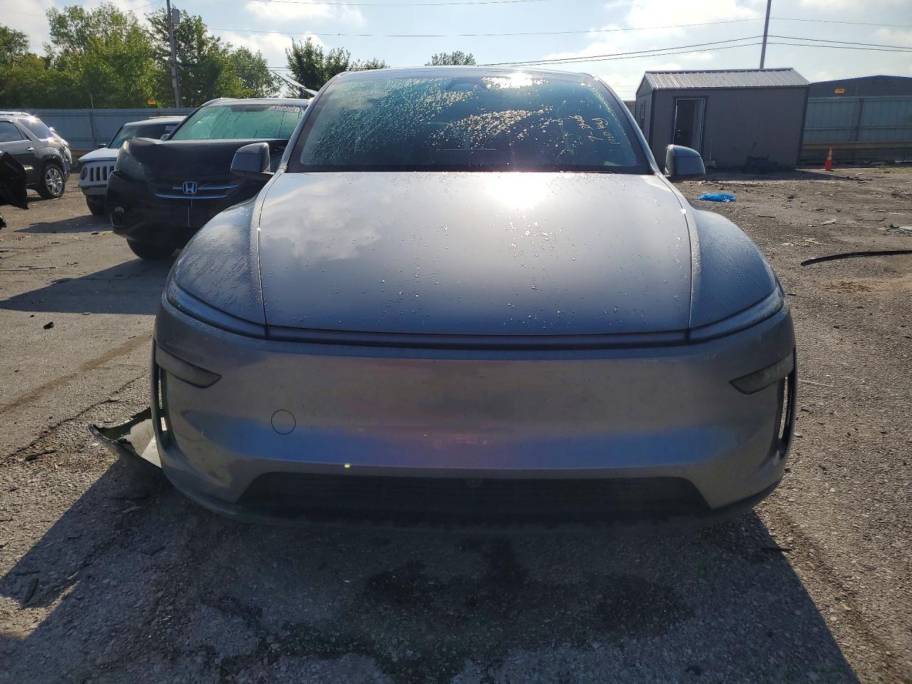 2026 Tesla Model Y - Фото 5