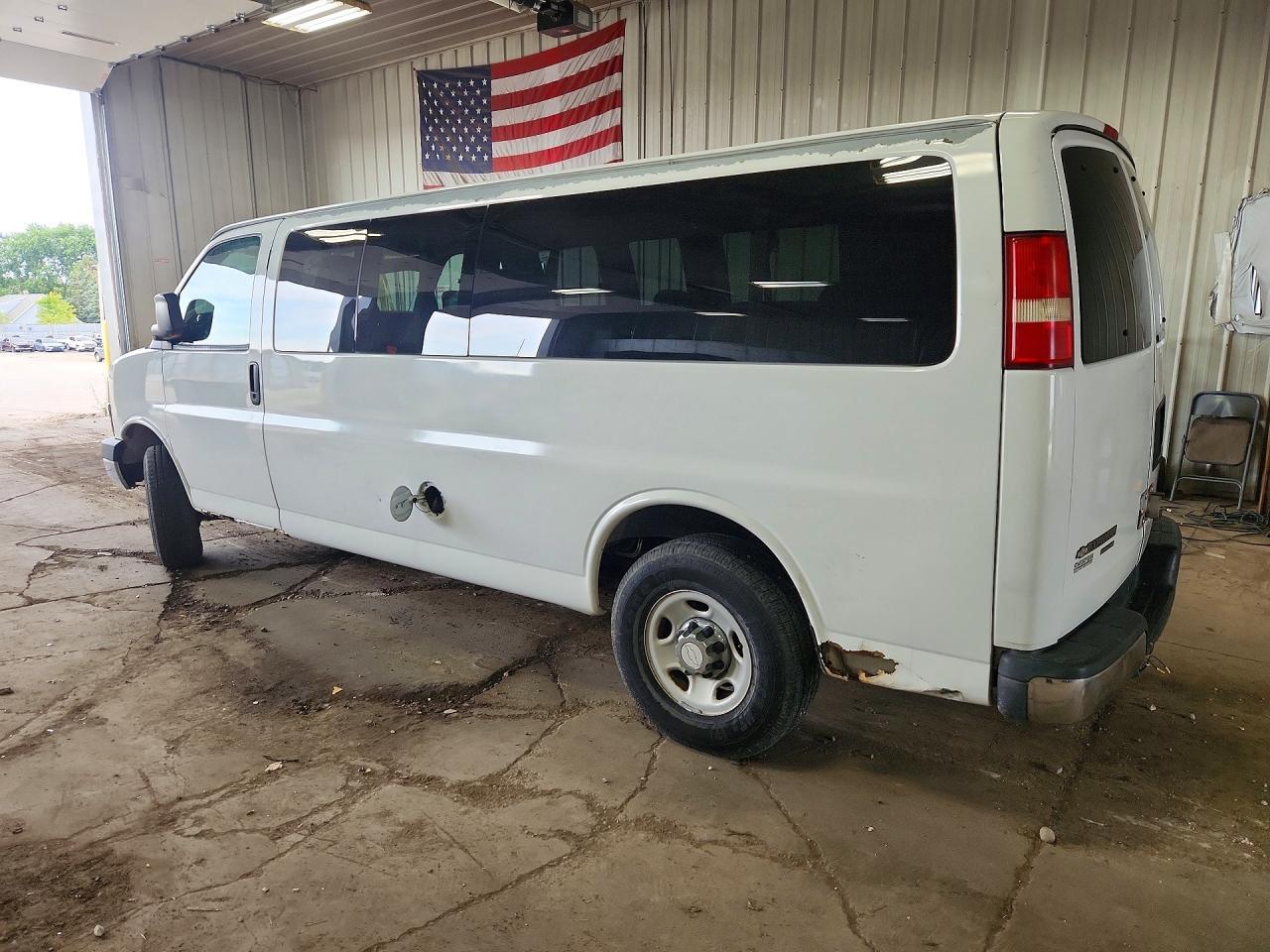 2008 Chevrolet Express G3500 - Фото 2