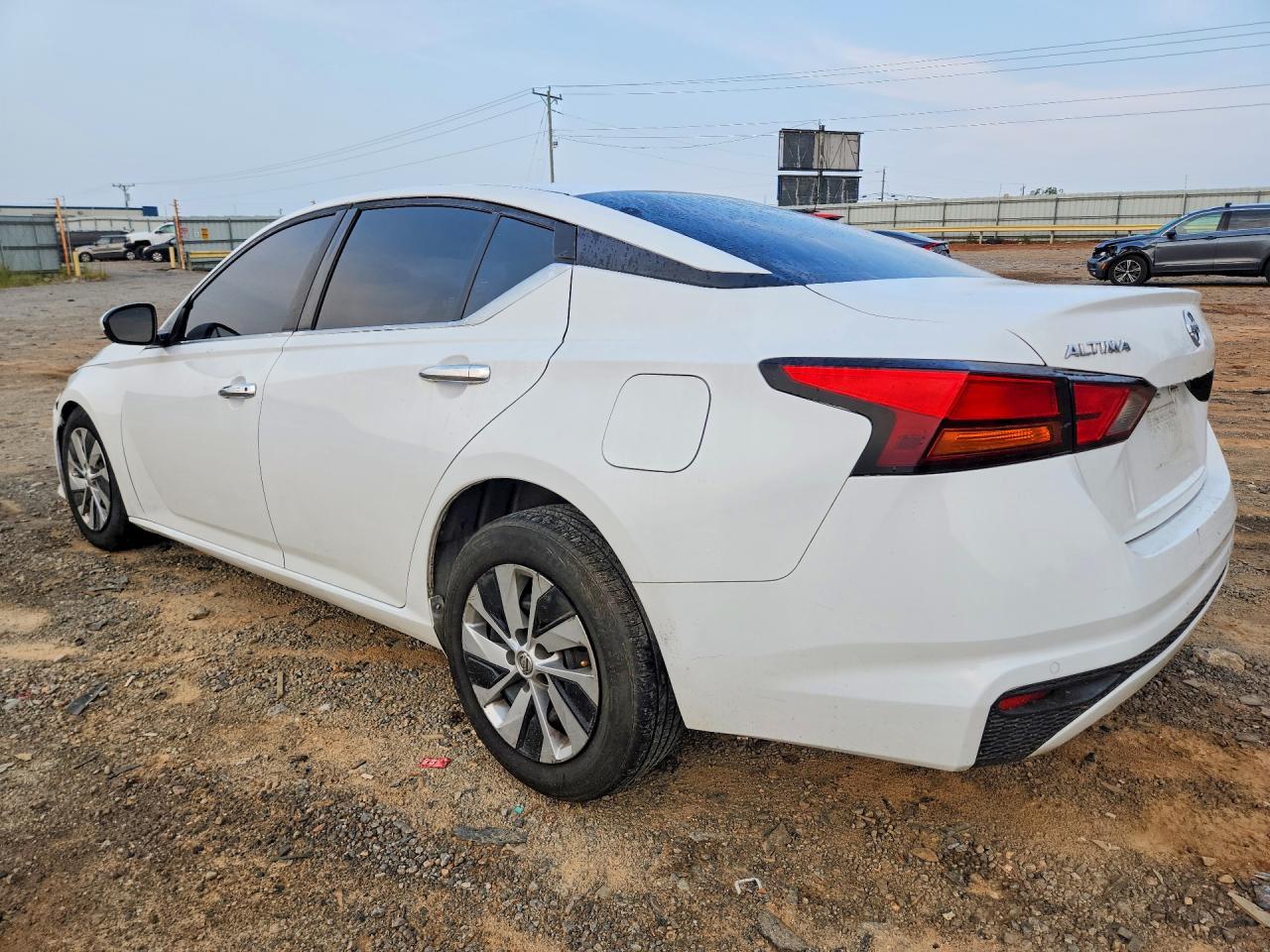 2021 Nissan Altima S - Image 2