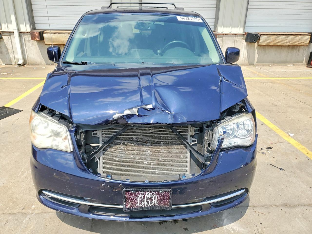 2016 Chrysler Town & Country Touring - Фото 5