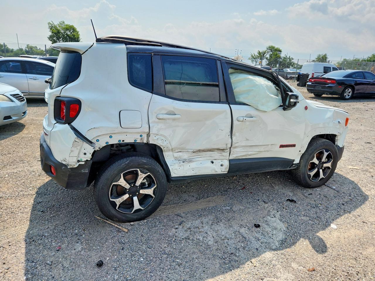 2022 Jeep Renegade Trailhawk - Image 3