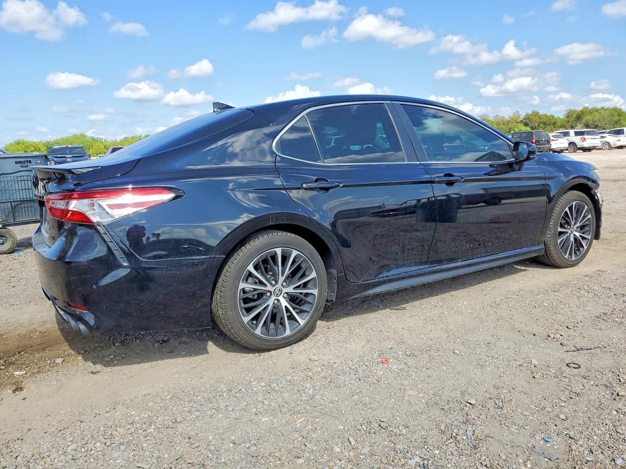 2020 Toyota Camry Se - Image 3