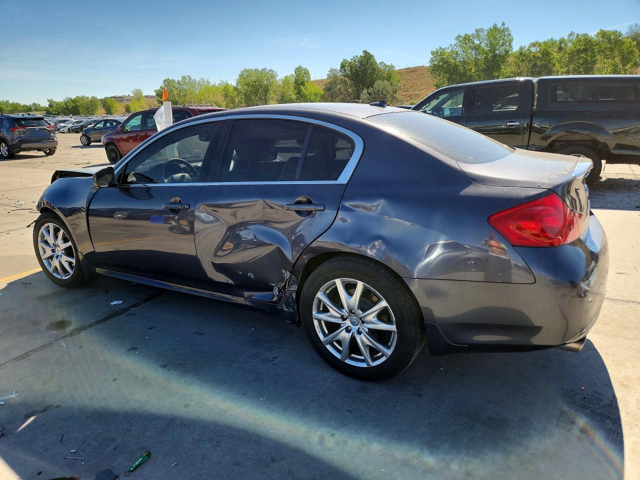 2011 Infiniti G37 Sedan X - Фото 2