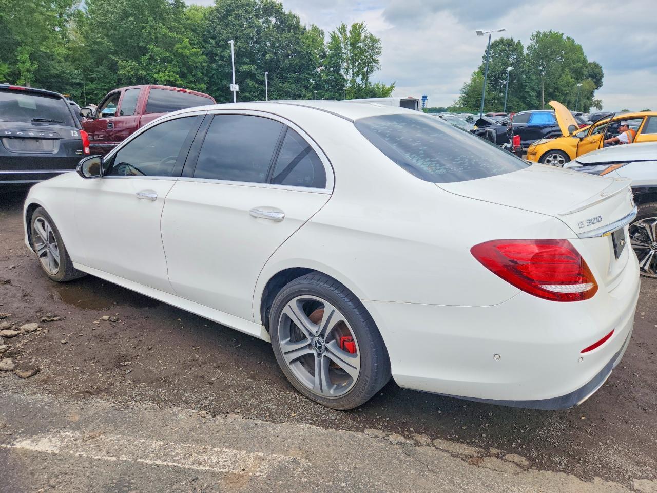 2017 Mercedes-Benz E 300 - Фото 2
