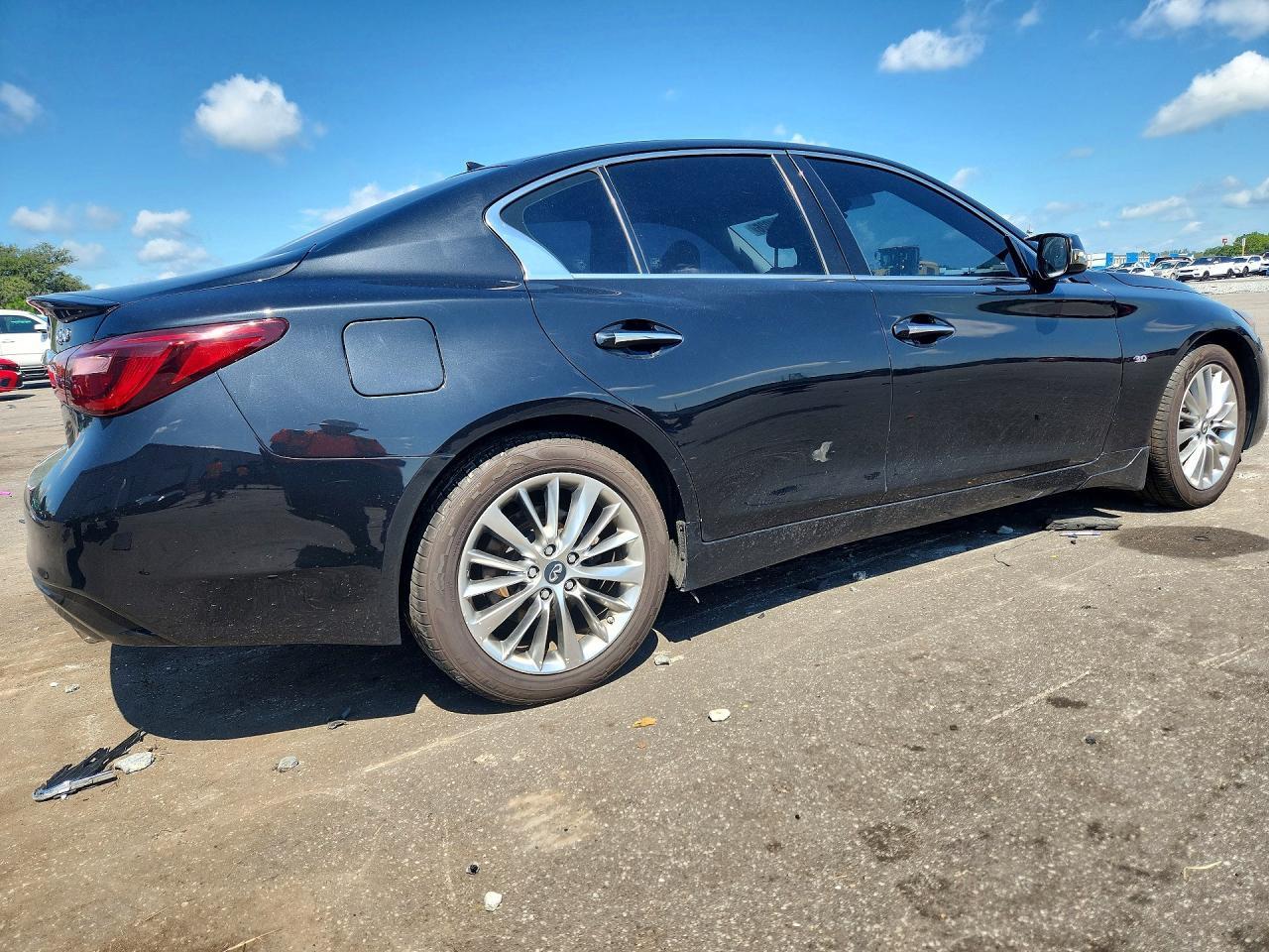 2018 Infiniti Q50 3.0T Luxe - Фото 3