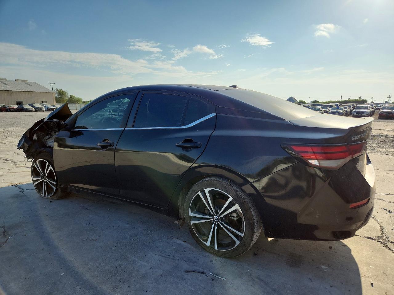 2022 Nissan Sentra Sr - Image 2