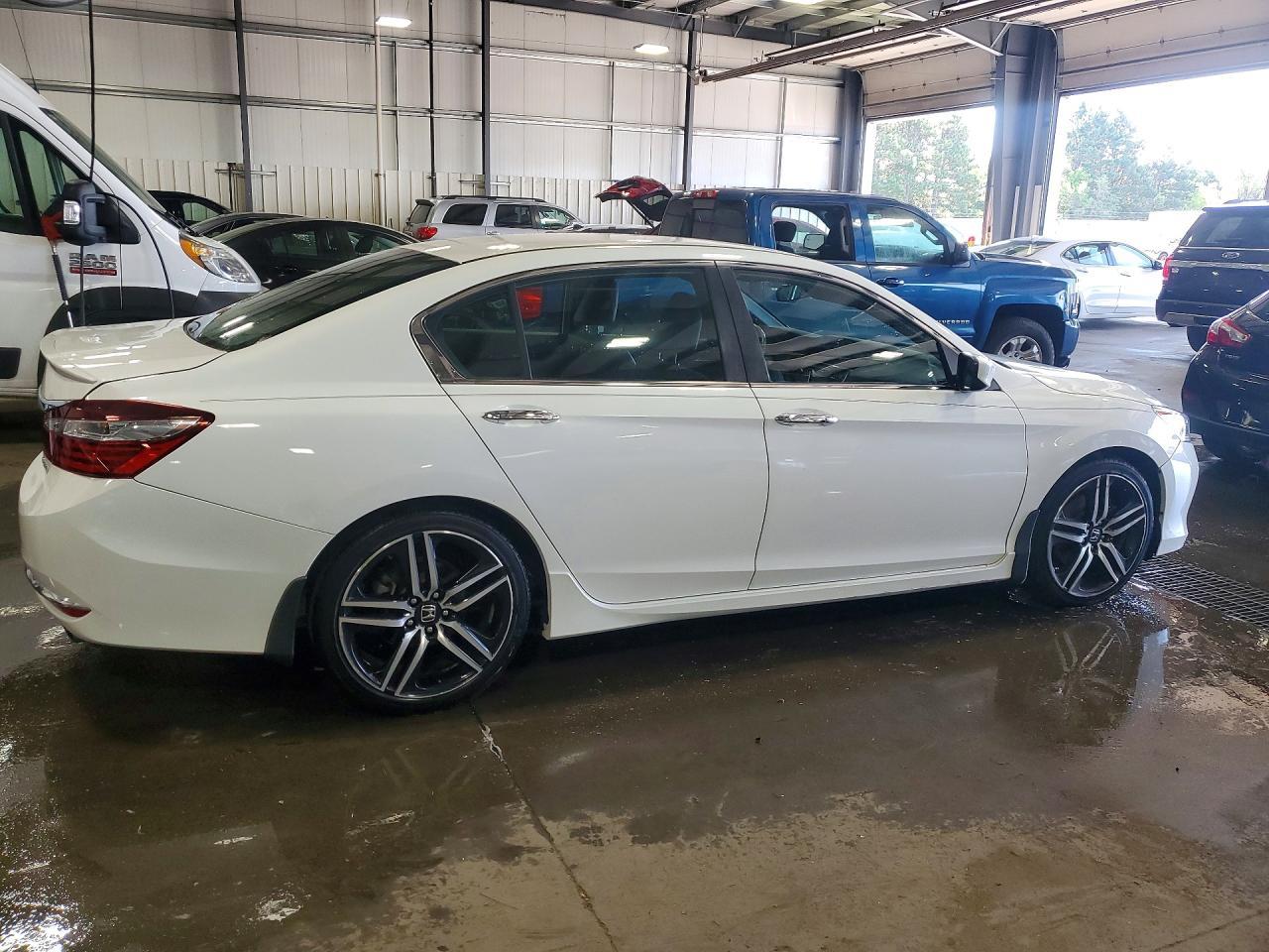 2017 Honda Accord Sport - Image 3