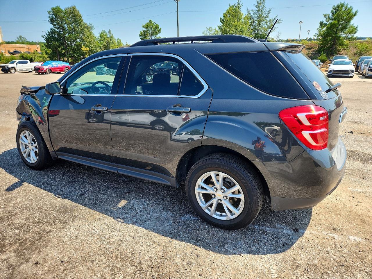 2017 Chevrolet Equinox Lt - Image 2