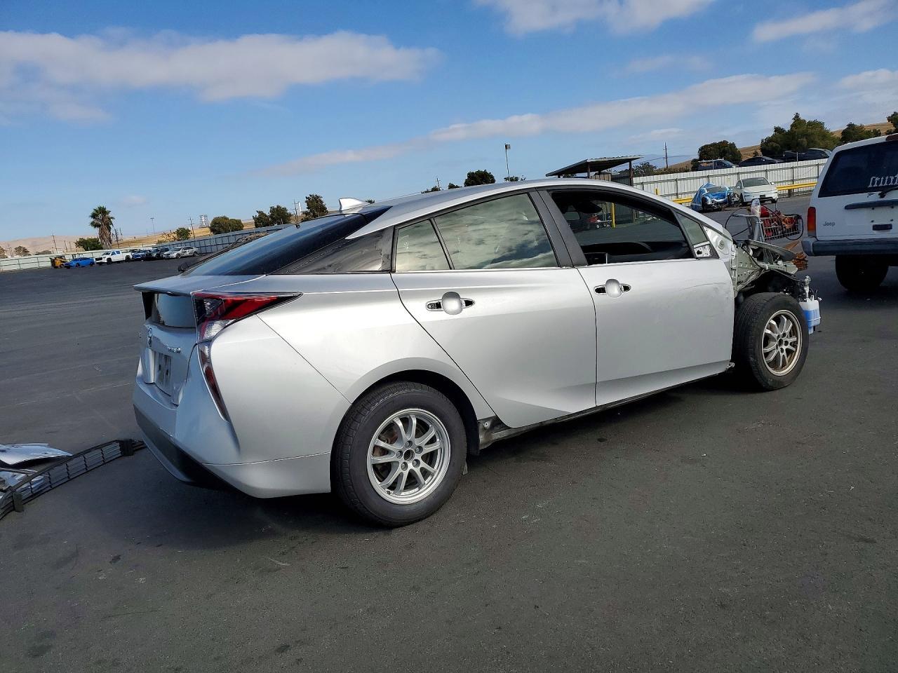2017 Toyota Prius Two - Фото 3