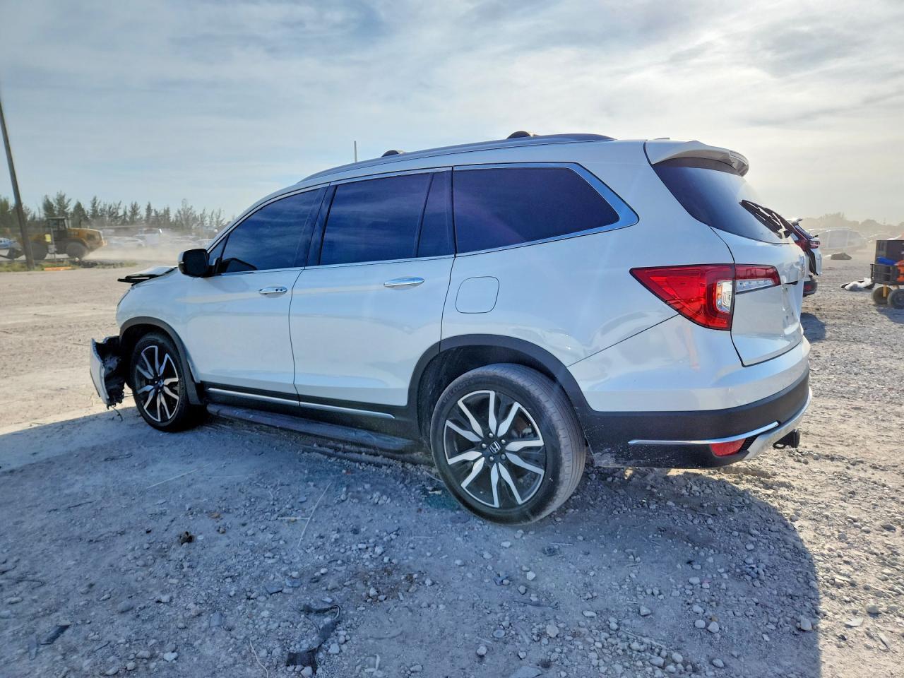 2022 Honda Pilot Touring - Image 2