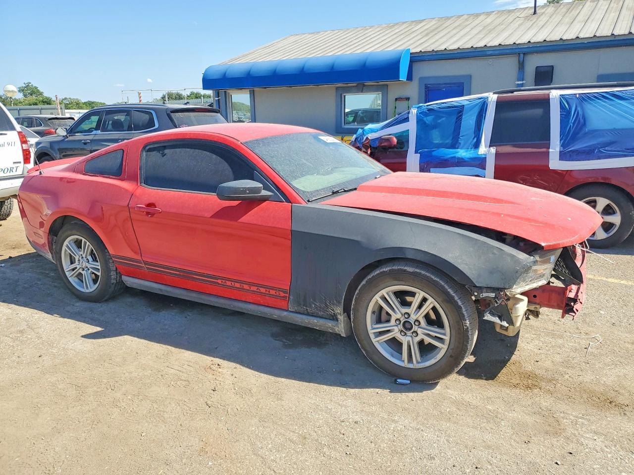 2010 Ford Mustang - Image 4