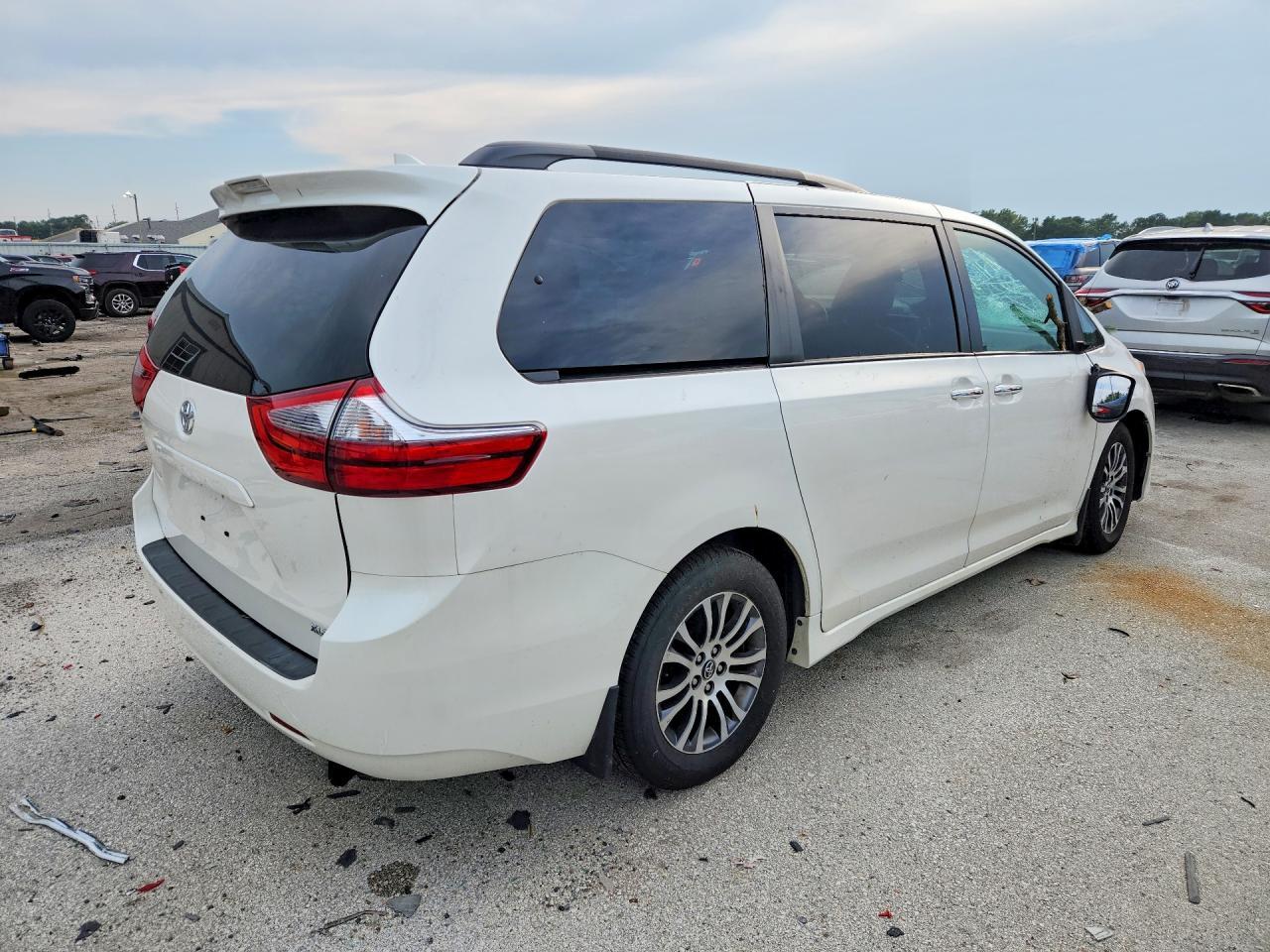 2020 Toyota Sienna Xle 8-Passenger - Фото 3