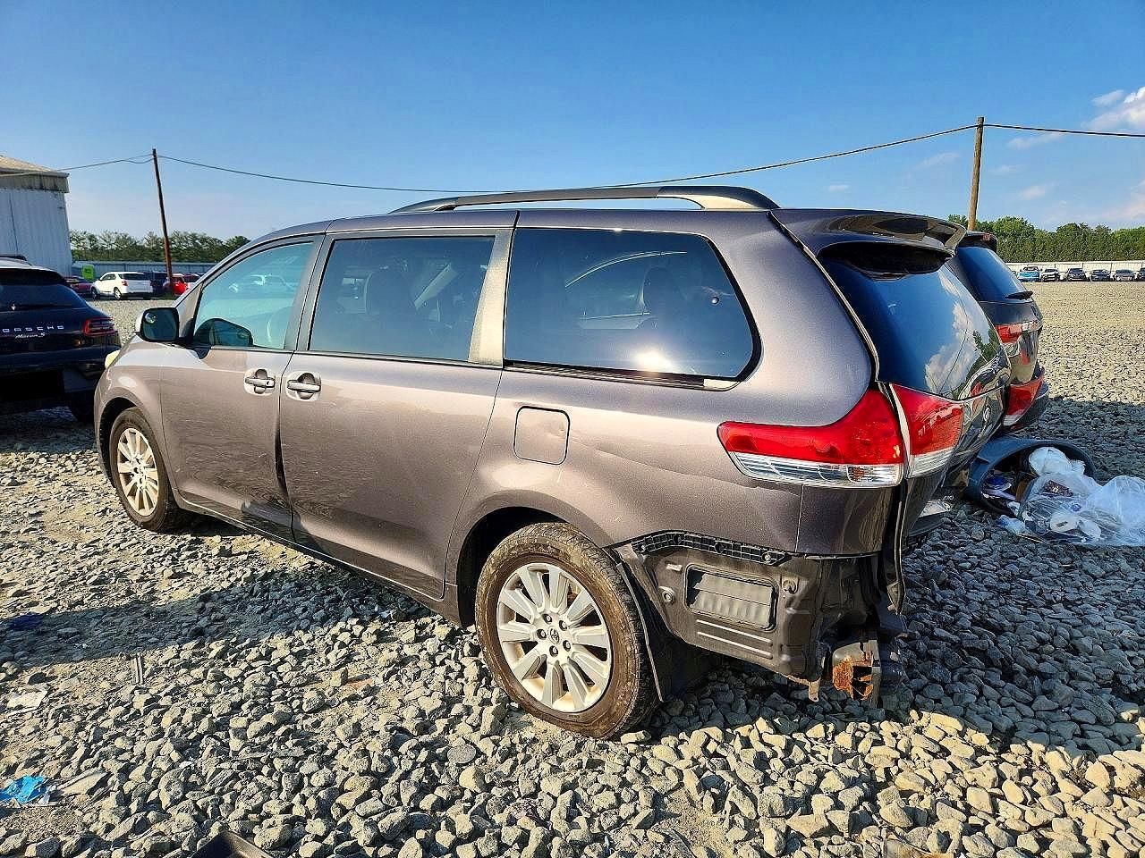 2013 Toyota Sienna Xle 7-Passenger - Фото 2